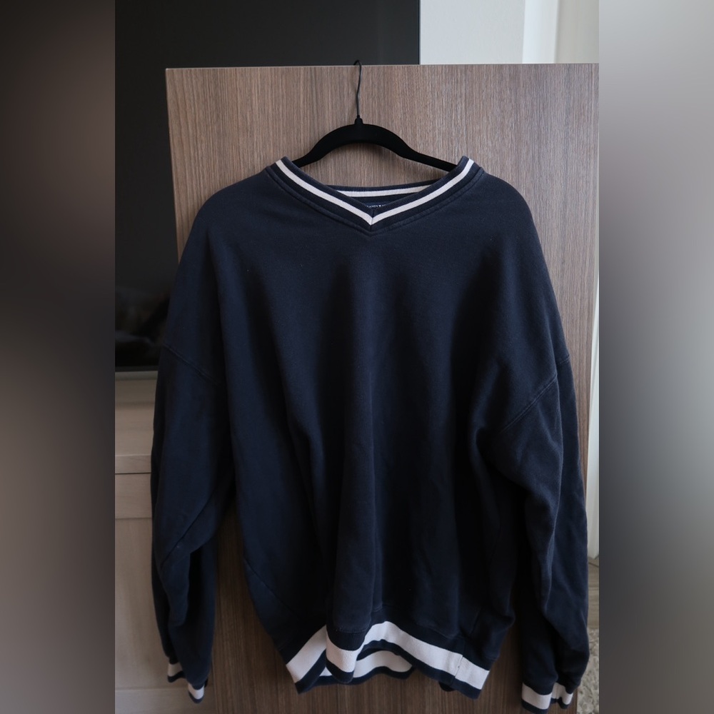 Brandy Melville Classic Navy V-Neck Sweatshirt with White Stripe Trim
